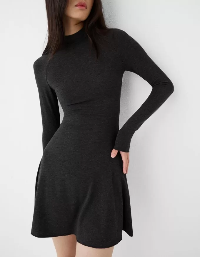 Rochie mini cu gat inalt Rochie mini cu gat inalt