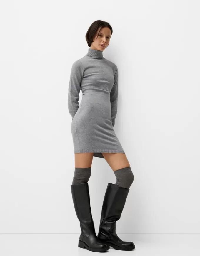 Rochie mini cu gat inalt Rochie mini cu gat inalt