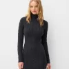 Rochie mini cu gât înalt din tricot cablu Rochie mini cu gât înalt din tricot cablu