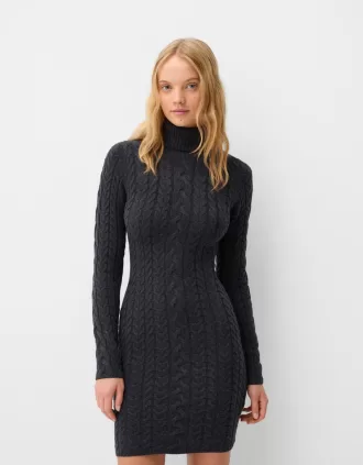 Rochie mini cu gât înalt din tricot cablu