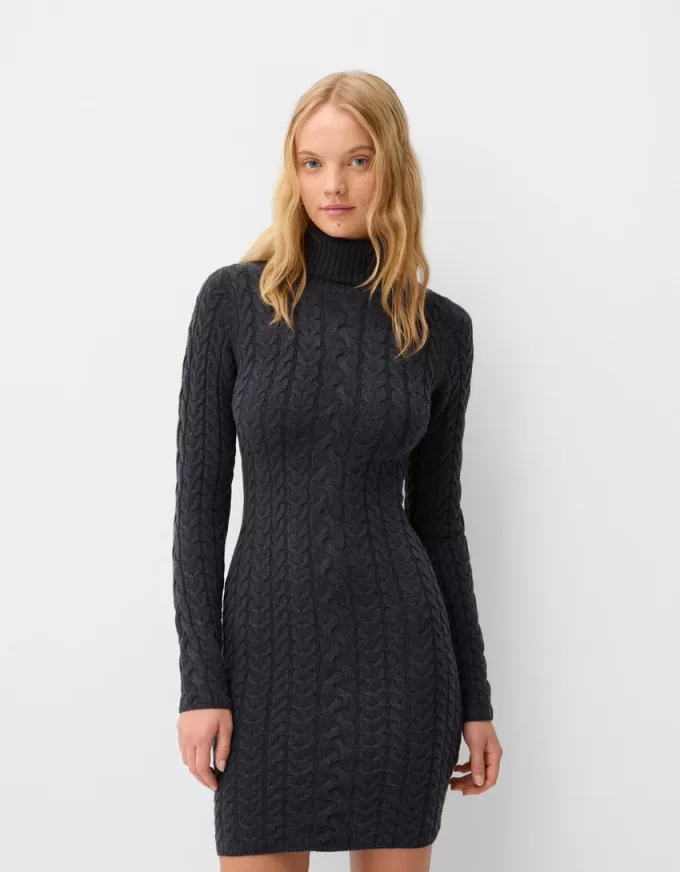 Rochie mini cu gât înalt din tricot cablu Rochie mini cu gât înalt din tricot cablu