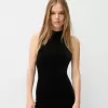 Rochie mini din catifea cu gat inalt Rochie mini din catifea cu gat inalt