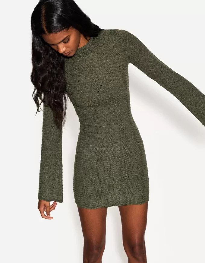 Rochie mini din tricot deschis cu gat inalt Rochie mini din tricot deschis cu gat inalt