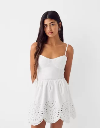 Rochie mini evazată tăiată
