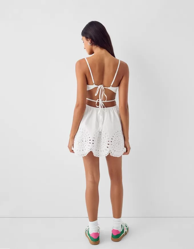 Rochie mini evazată tăiată Rochie mini evazată tăiată