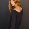 Rochie mini la atingere moale, cu decolteu asimetric Rochie mini la atingere moale, cu decolteu asimetric