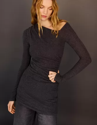Rochie mini la atingere moale, cu decolteu asimetric