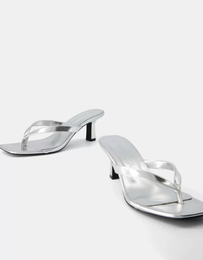 Sandale metalice cu toc pisoi Sandale metalice cu toc pisoi