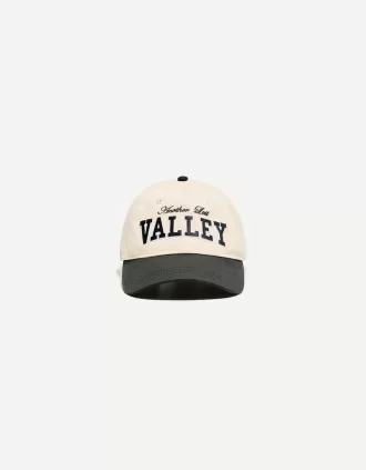 Șapcă de varsity cu broderie