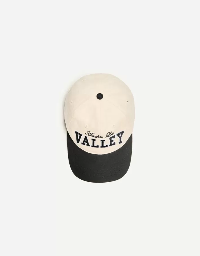 Șapcă de varsity cu broderie Șapcă de varsity cu broderie