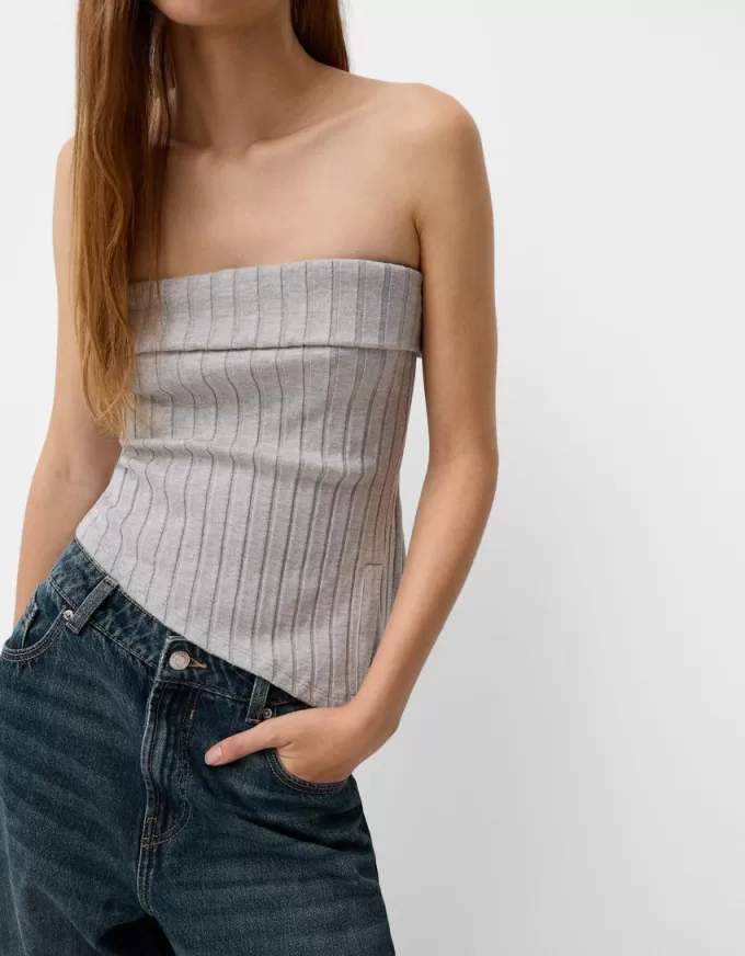 Top bandeau cu fantă laterală