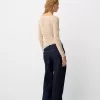 Top blond din dantela cu maneca lunga Top blond din dantela cu maneca lunga