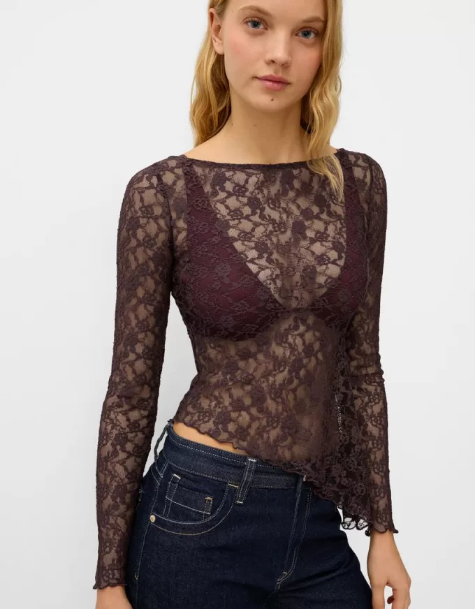 Top blond din dantela cu maneca lunga Top blond din dantela cu maneca lunga