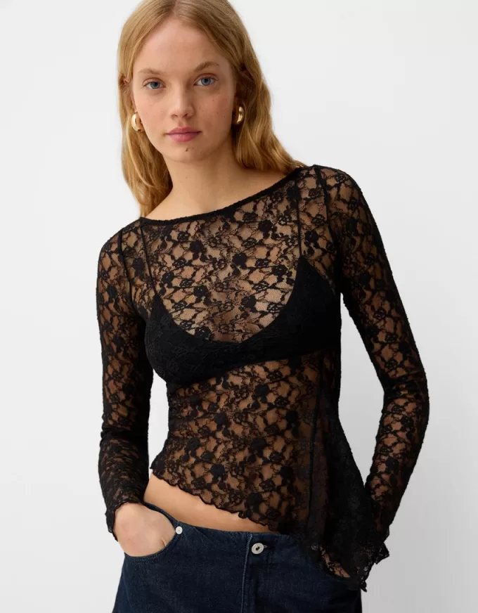 Top blond din dantela cu maneca lunga Top blond din dantela cu maneca lunga
