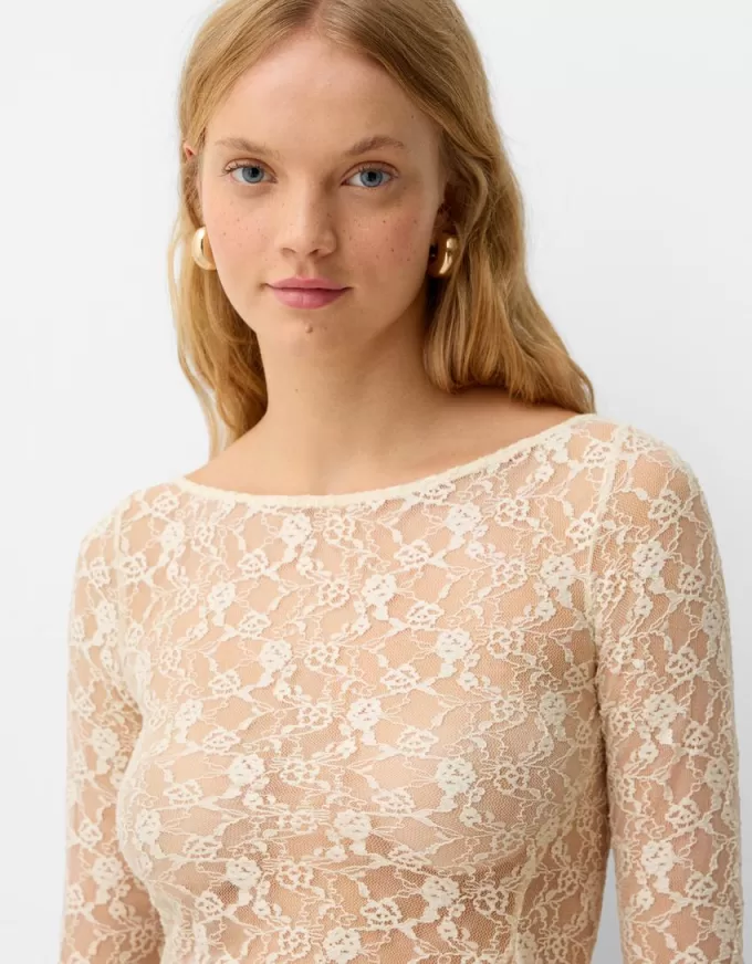 Top blond din dantela cu maneca lunga Top blond din dantela cu maneca lunga