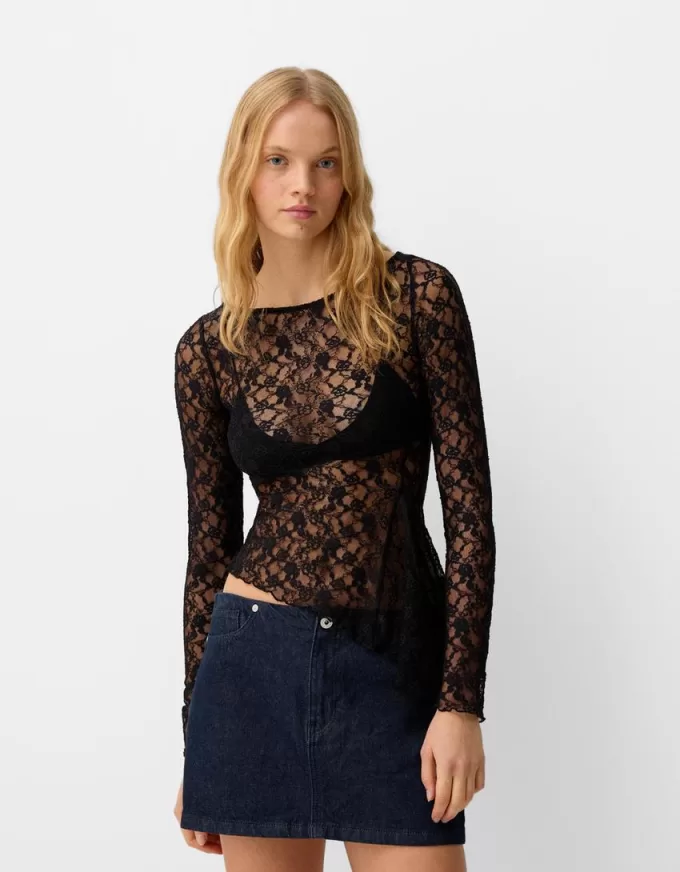 Top blond din dantela cu maneca lunga Top blond din dantela cu maneca lunga