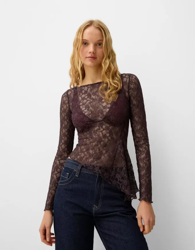 Top blond din dantela cu maneca lunga Top blond din dantela cu maneca lunga