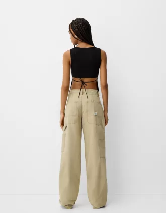 Top cu detaliu legat la spate
