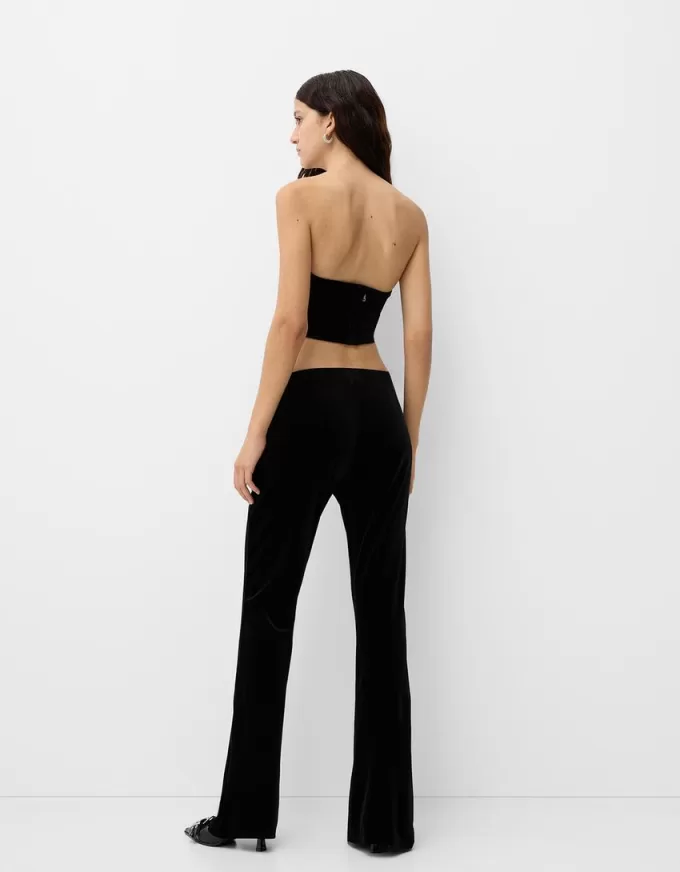 Top de catifea inspirat de corseteria