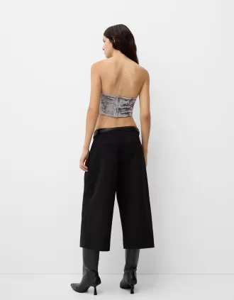 Top de catifea inspirat de corseteria