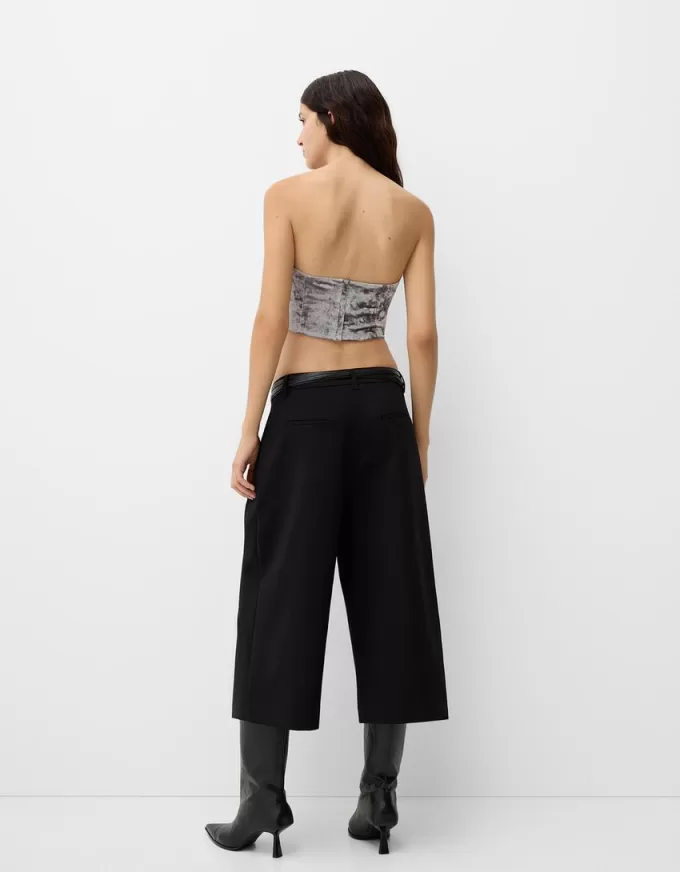 Top de catifea inspirat de corseteria
