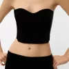 Top de catifea inspirat de corseteria