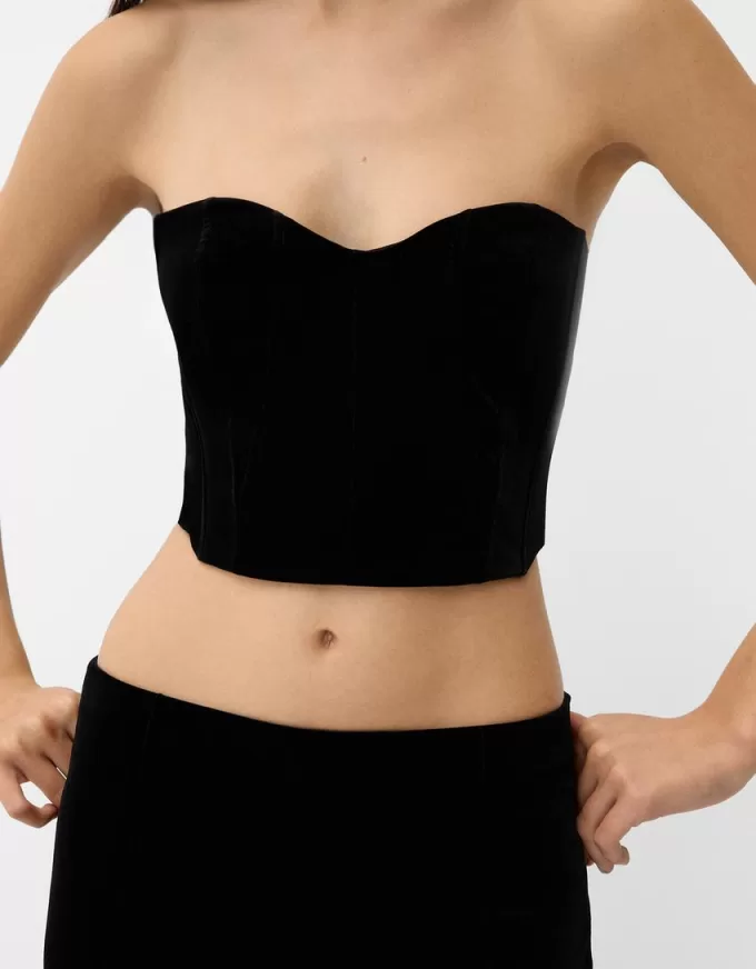 Top de catifea inspirat de corseteria