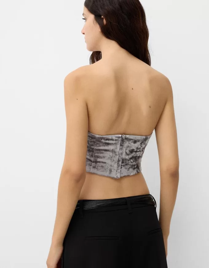 Top de catifea inspirat de corseteria