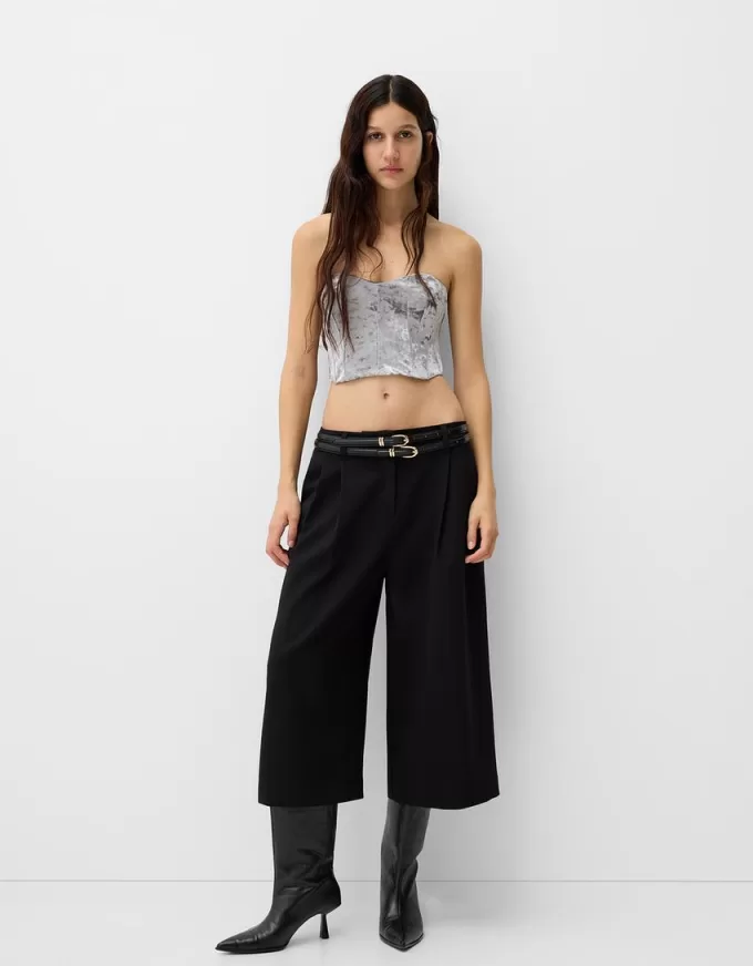 Top de catifea inspirat de corseteria