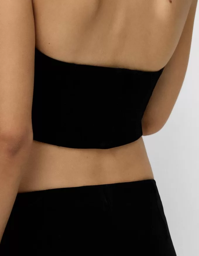 Top de catifea inspirat de corseteria