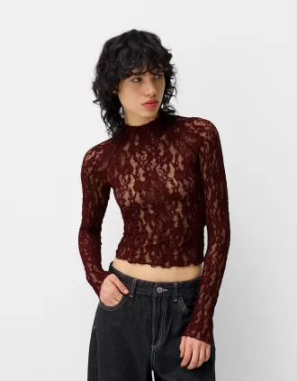 Tricou blond din dantela cu gat inalt cu maneca lunga