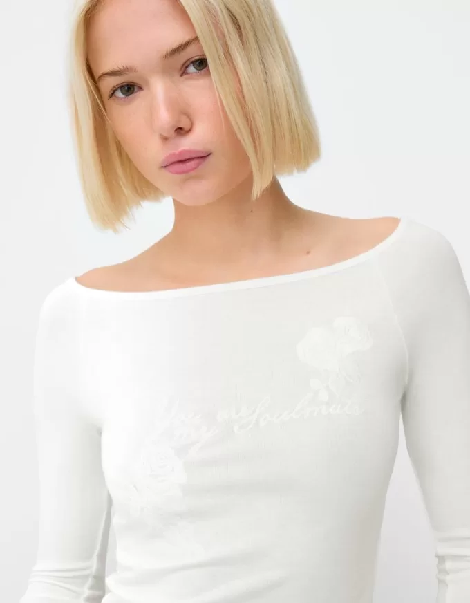 Tricou cu mânecă lungă brodat cu gât barcă Tricou cu mânecă lungă brodat cu gât barcă