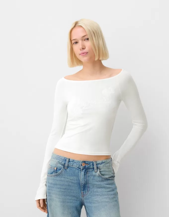 Tricou cu mânecă lungă brodat cu gât barcă Tricou cu mânecă lungă brodat cu gât barcă