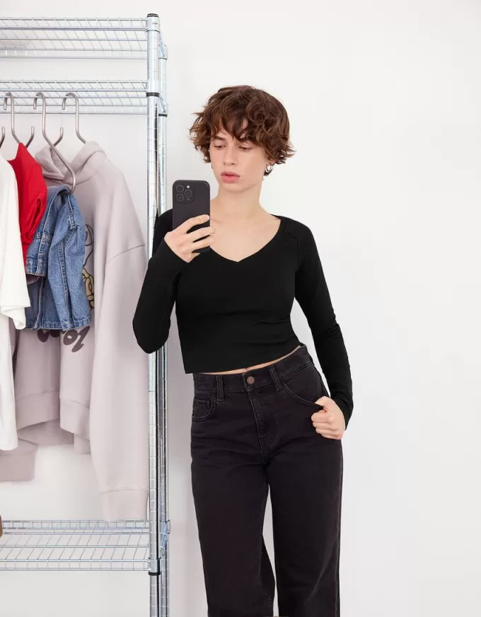 Tricou cu mânecă lungă cu decolteu în V Tricou cu mânecă lungă cu decolteu în V