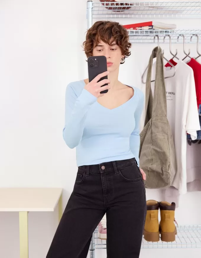 Tricou cu mânecă lungă cu decolteu în V Tricou cu mânecă lungă cu decolteu în V