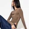 Tricou cu maneca lunga cu detaliu incrustat Tricou cu maneca lunga cu detaliu incrustat