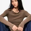 Tricou cu maneca lunga cu detaliu incrustat Tricou cu maneca lunga cu detaliu incrustat