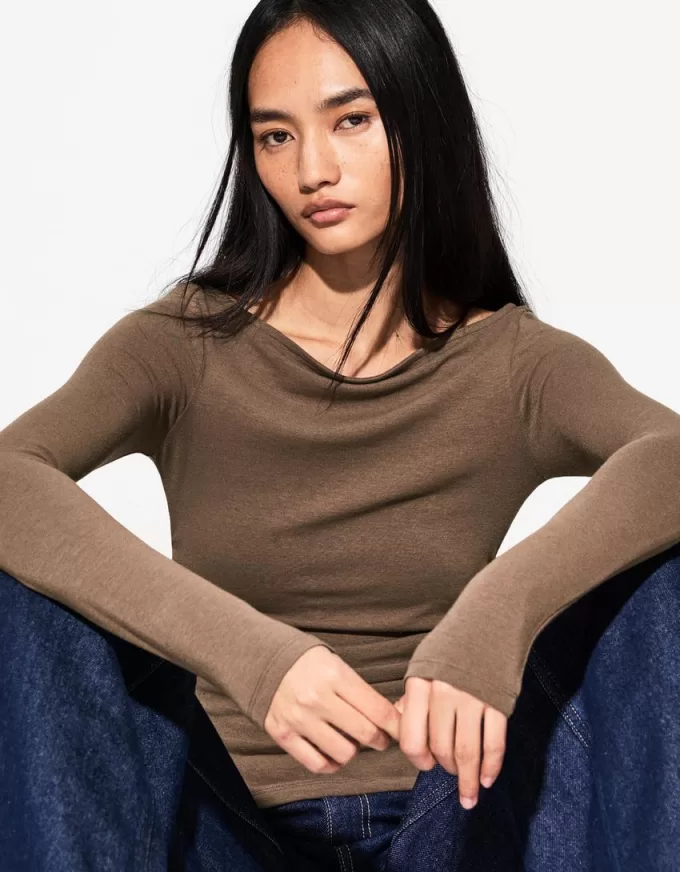 Tricou cu maneca lunga cu detaliu incrustat Tricou cu maneca lunga cu detaliu incrustat