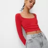 Tricou cu mânecă lungă, cu părțile strânse Tricou cu mânecă lungă, cu părțile strânse