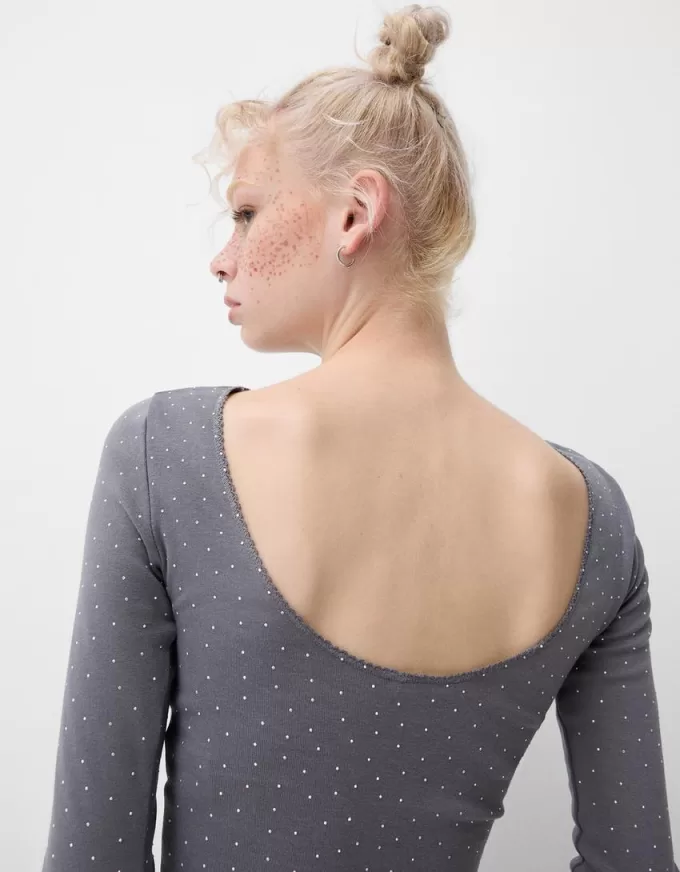 Tricou cu maneca lunga cu strasuri peste tot Tricou cu maneca lunga cu strasuri peste tot