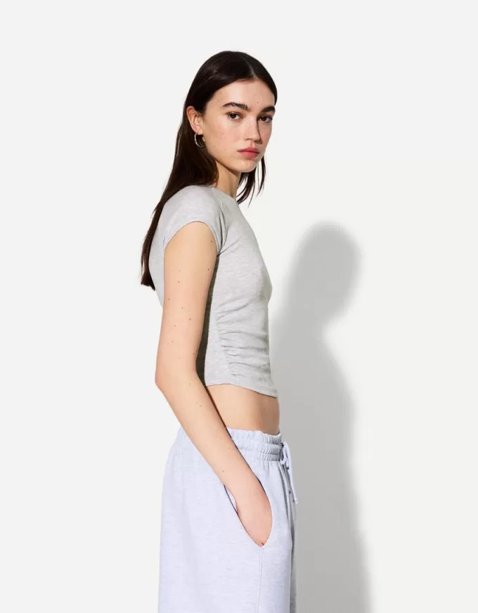 Tricou cu mânecă scurtă cu încrețire laterală Tricou cu mânecă scurtă cu încrețire laterală
