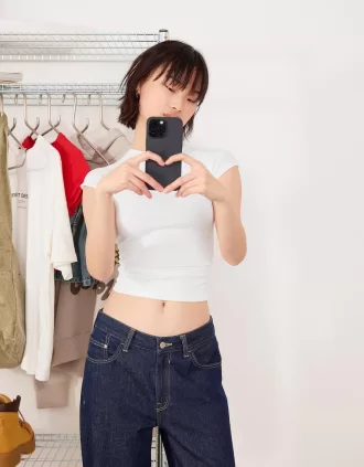 Tricou cu mânecă scurtă cu încrețire laterală