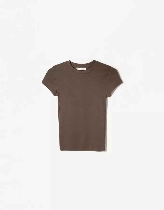 Tricou cu mânecă scurtă și decolteu Tricou cu mânecă scurtă și decolteu