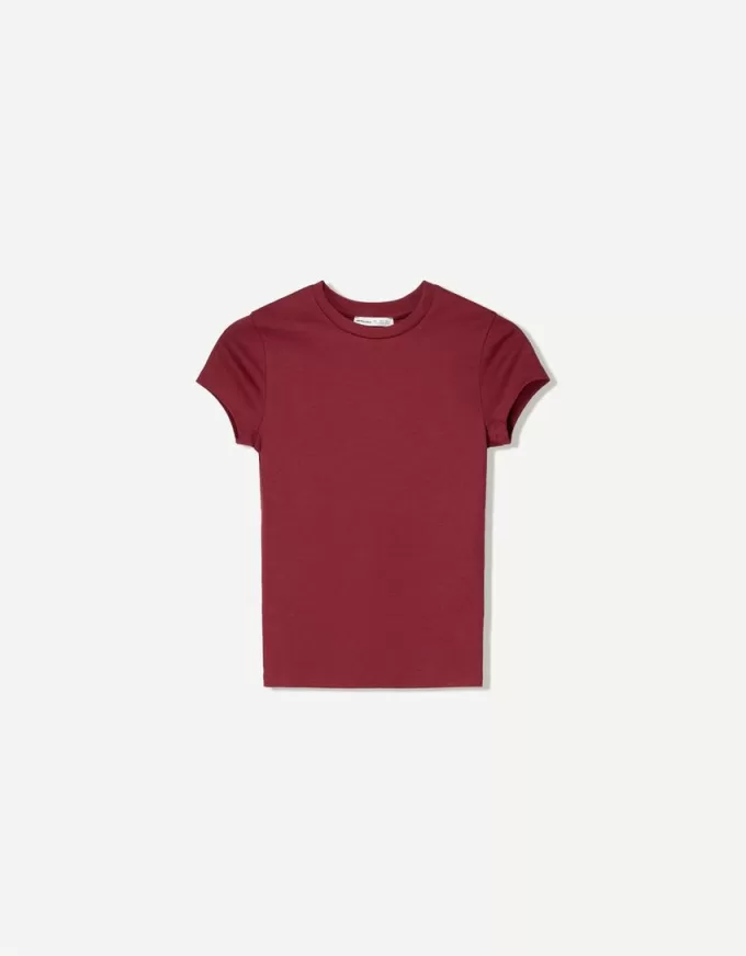 Tricou cu mânecă scurtă și decolteu Tricou cu mânecă scurtă și decolteu