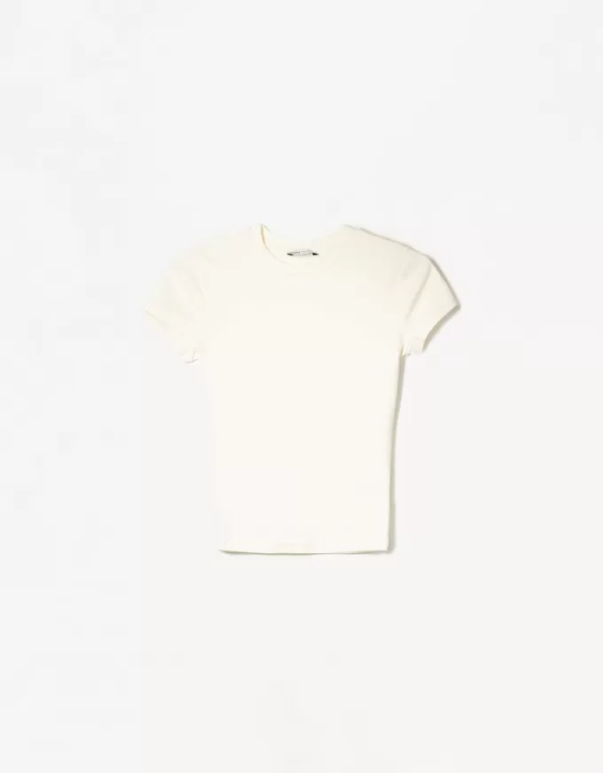 Tricou cu mânecă scurtă și decolteu Tricou cu mânecă scurtă și decolteu