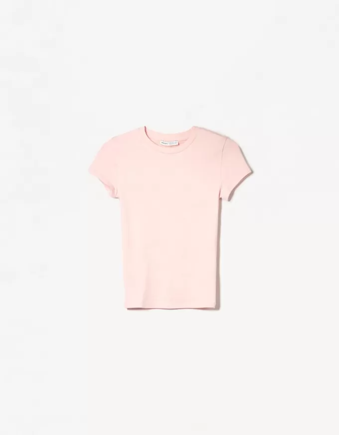 Tricou cu mânecă scurtă și decolteu Tricou cu mânecă scurtă și decolteu