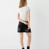 Tricou cu mânecă scurtă și decolteu