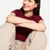 Tricou cu mânecă scurtă și decolteu Tricou cu mânecă scurtă și decolteu