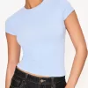 Tricou cu mânecă scurtă și decolteu Tricou cu mânecă scurtă și decolteu