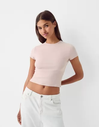 Tricou cu mânecă scurtă și decolteu